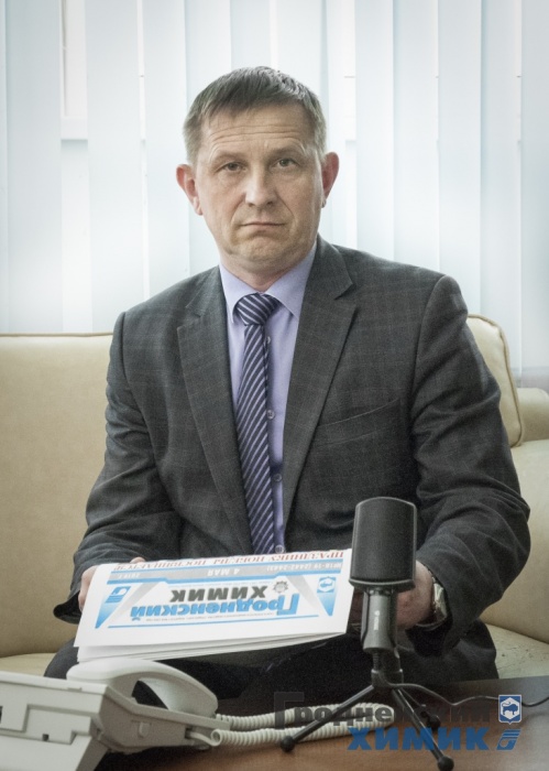 Андрей Гизовский на радио.jpg